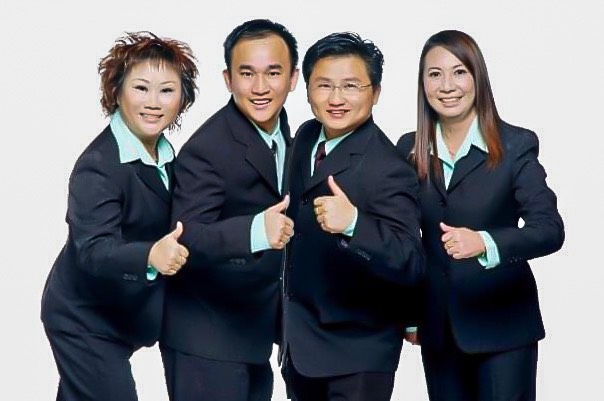 4人合照